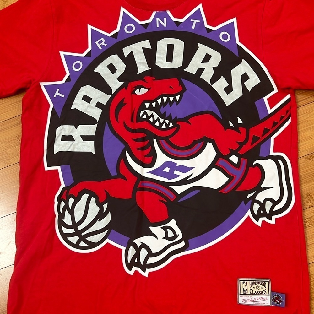 Men’s Toronto Raptors Mitchell & Ness Big Face T-Shirt Sz L large logo
